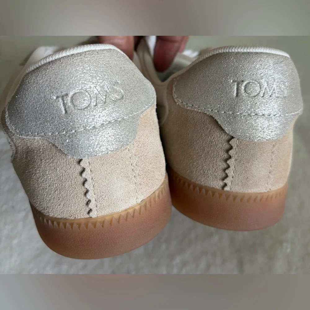 Toms  Beige Suede/Leather Upper Rubber Outsole Women’s‎ Sneakers Sz 10